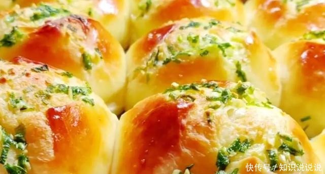  烤箱别再闲置着了，跟着我学做蒜香面包，疏松香软蒜香淡然