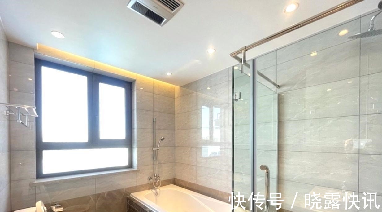 复合木地板|期待已久的精装房终于交钥匙了,简约清爽,买完家具就能拎包入住