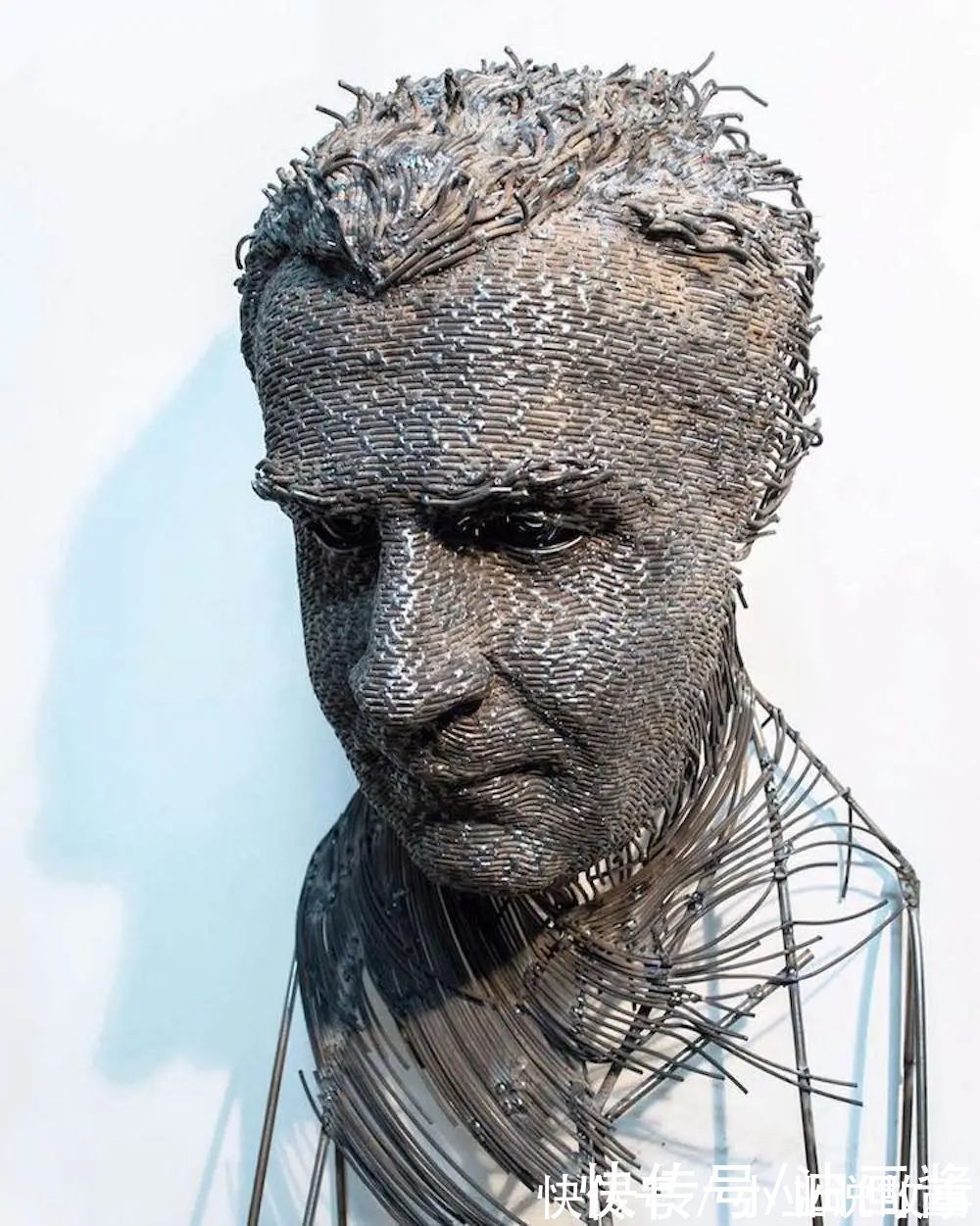 雕塑家#他用钢丝“画”出立体的人物肖像,看完作品后,让人赞叹不已