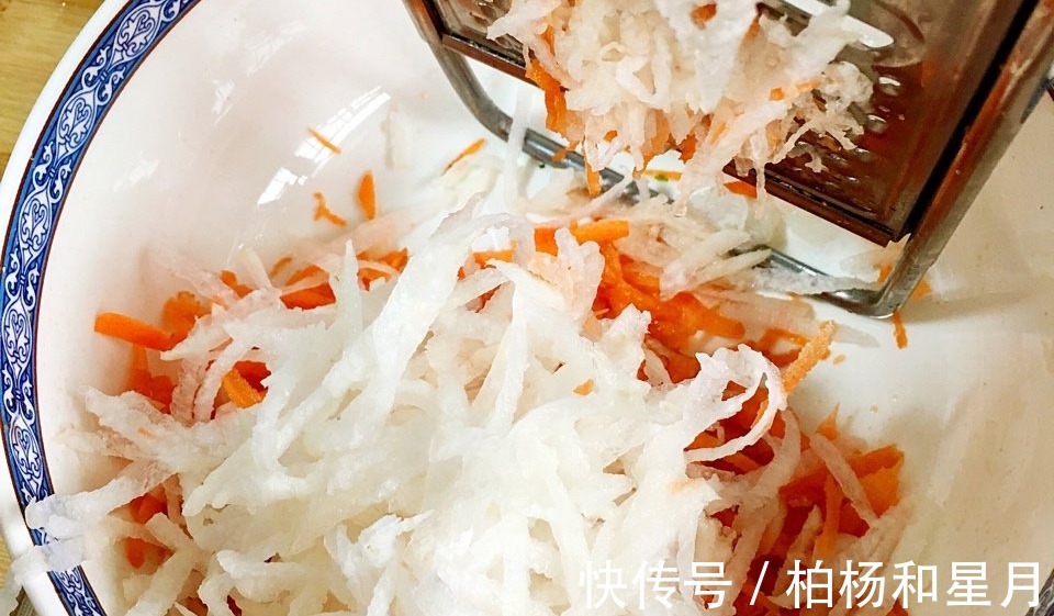懒人版早餐饼的做法，不揉面不醒面，10分钟出锅，营养均衡更好吃！