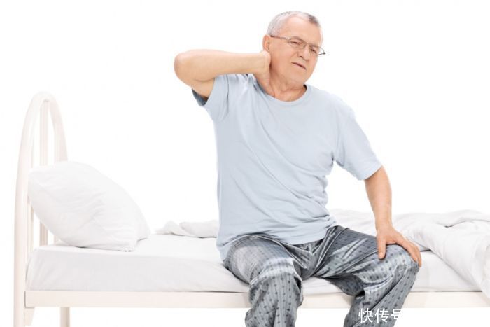 乳胶枕怎么挑?网传把鸡蛋放上去踩不破就是好?