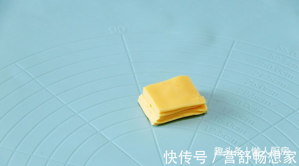 爆浆|年糕不用买,撒点糯米粉,加点热水自己做,咬一口,还会爆浆