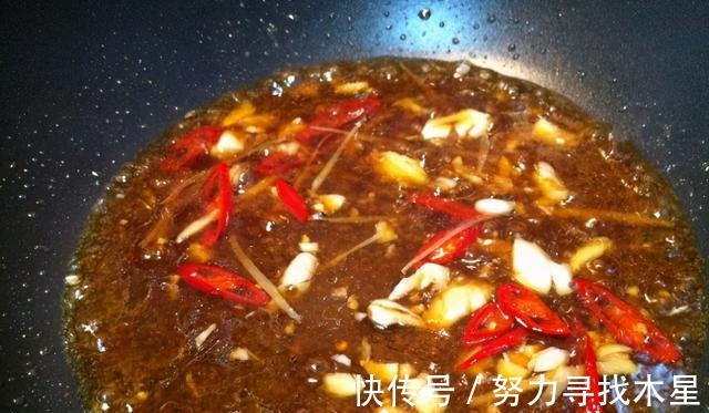搭配|夏季必备的辣炒花蛤,香辣开胃,搭配一杯冰啤酒,生活美滋滋!
