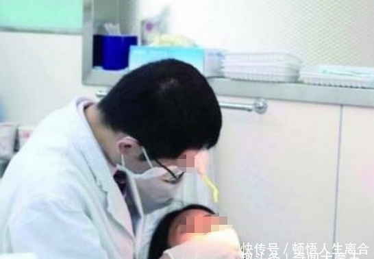 鼻子|女子口臭多年,到医院就诊,医生捂住鼻子,从嘴里抠出块臭石头