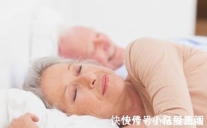 中老年人|中老年人每天睡多长久合适?长寿的人都这样做