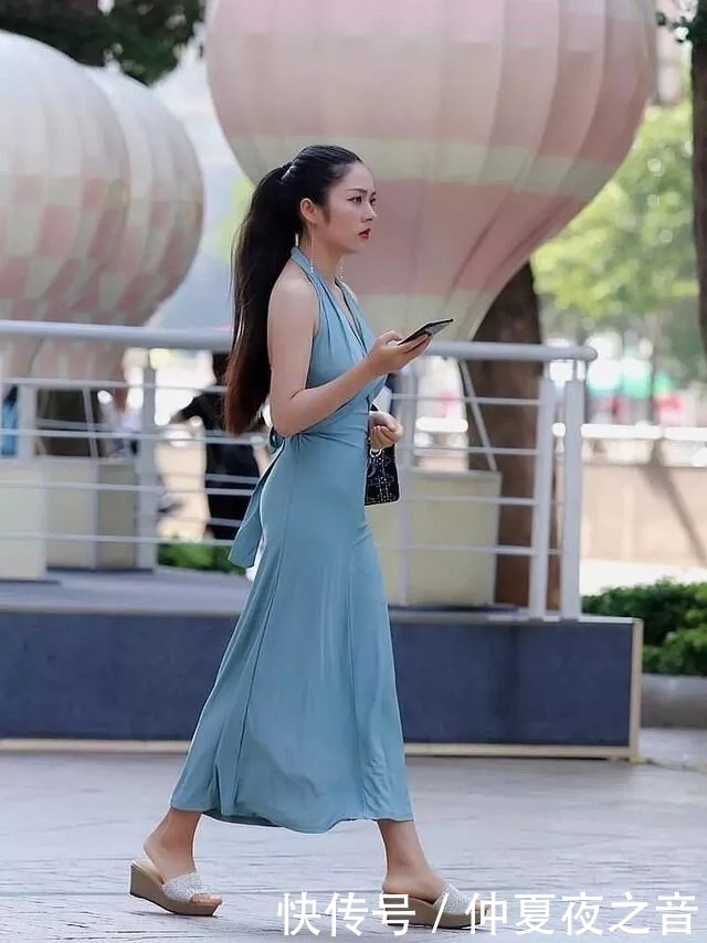 街拍美女,两位穿着时尚的好闺蜜和图五温婉的女白领