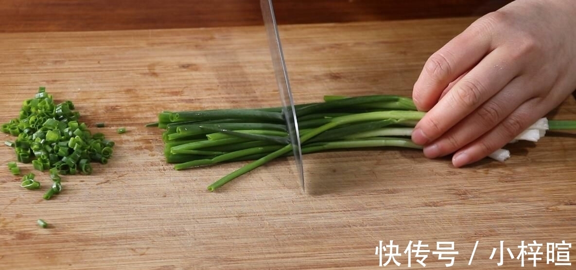 葱油鸡|用烤箱做的纸包葱油鸡,比红烧鸡还香,做法太简单了