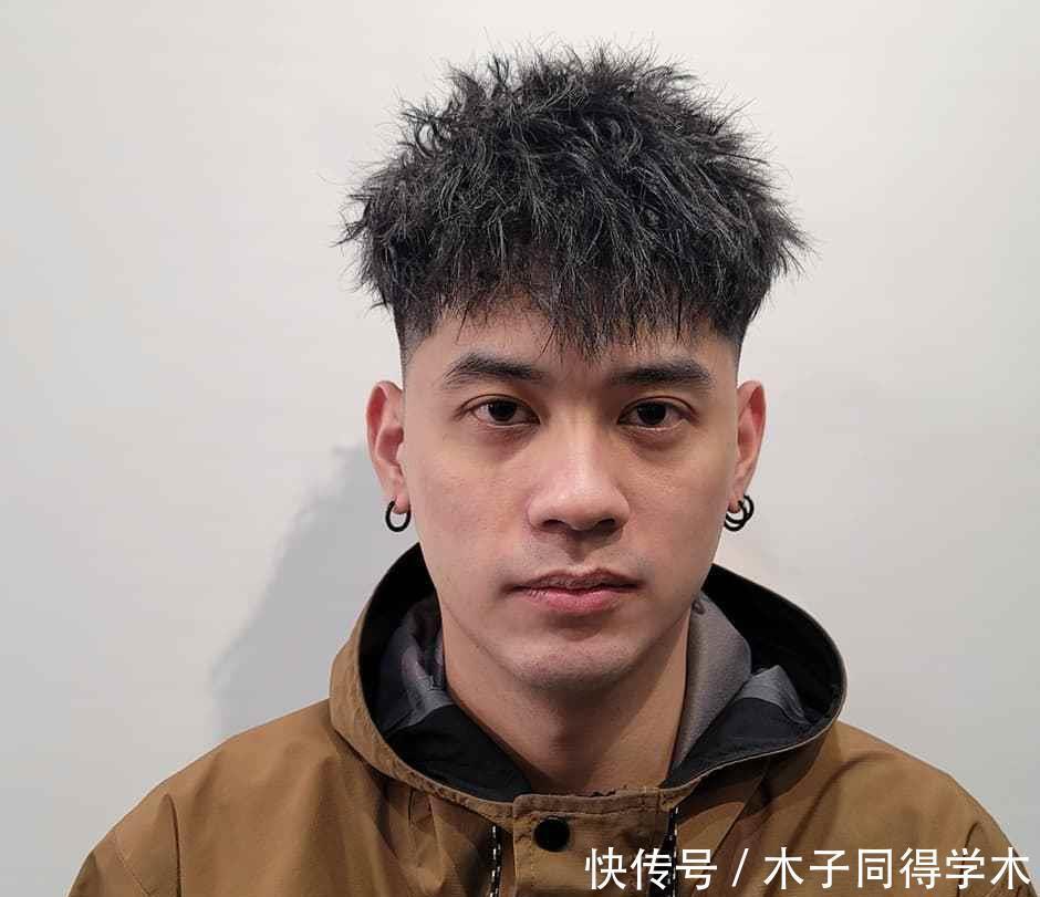 清爽感|男生别剪“精神小伙”发型了,今夏试试这5个造型,时髦又显帅气