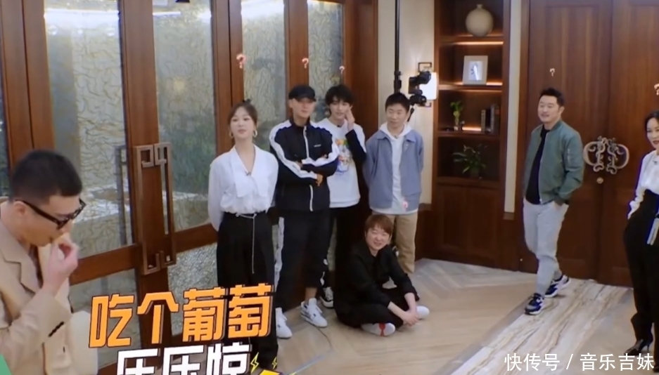 宋亚轩 杨紫居然比黄子韬大一岁,比宋亚轩大一轮,童年女神遭受年龄暴击