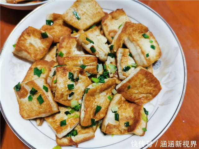 同事|闺蜜来家里蹭饭，一桌菜50块钱不到，吃到撑，同事真会过日子！