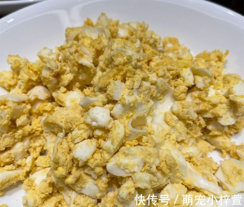 家宴|岳云鹏晒出中秋家宴，一桌子“河南菜”卖相有点差，太接地气了吧