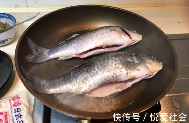 海鲫鱼|煎鱼总粘锅掉皮?多半第1步就错了,试试这样做,煎鱼完整还美味