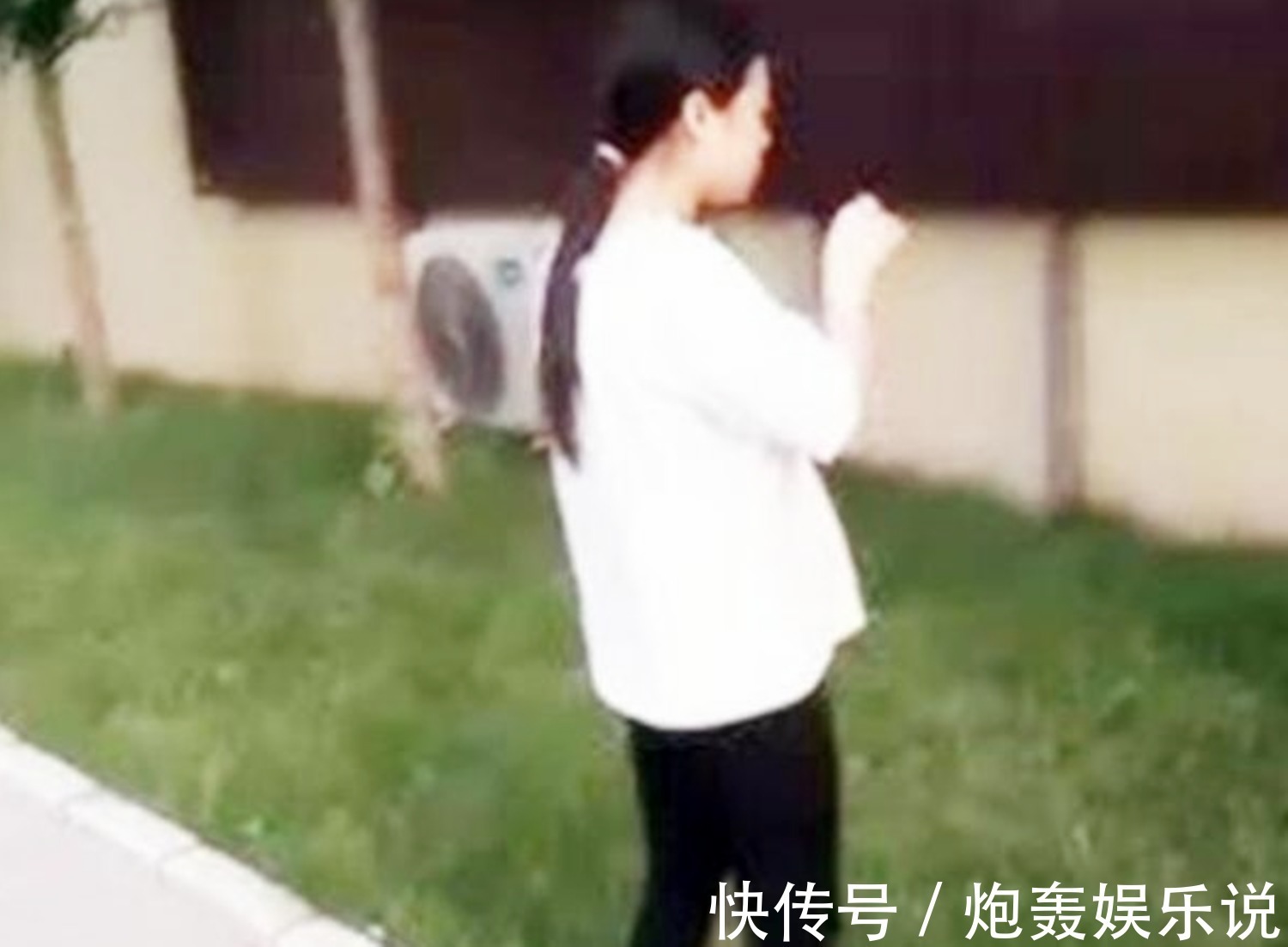 老公|孕妇晚上散步1小时也没回家，丈夫下楼去找，看着背影忍不住笑