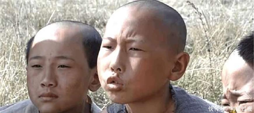 此子|八个小孩吃下一头牛,测字先生写2字,直呼此子日后必为皇帝!