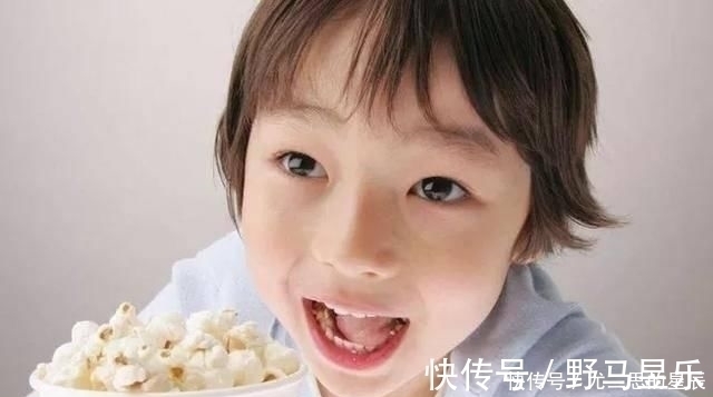 匮乏感|从小被禁止吃零食的小孩,长大后怎么样了两种结局,看了挺同情