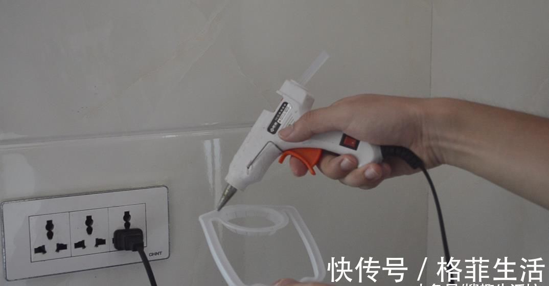 洗菜池边上放一个油桶提手, 作用太棒了, 解决了很多家庭的烦恼