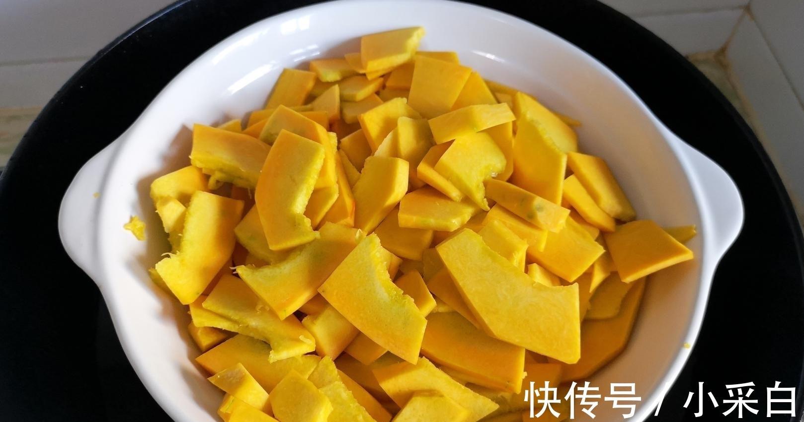 南瓜馒头|1袋牛奶, 半个南瓜, 不做南瓜饼, 不蒸发糕, 简单这样做, 吃着真香