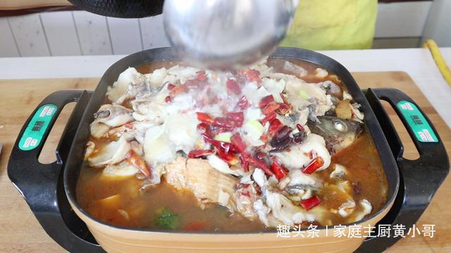 爱吃水煮鱼不会做,大厨详细教你做法步骤,20块钱本钱够全家人吃