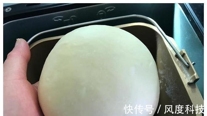 面包这做法火了，不用烤箱，不加一滴水，柔软香甜超好吃