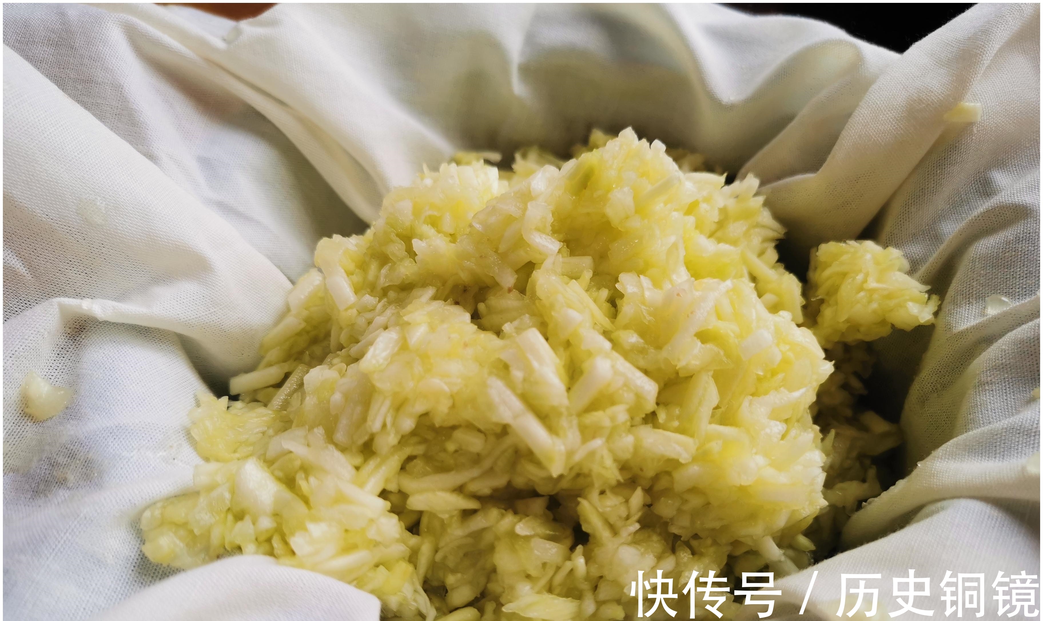 包饺子|夏天,丝瓜黄瓜靠边站,用它包饺子真好吃,营养美味,天天吃不腻