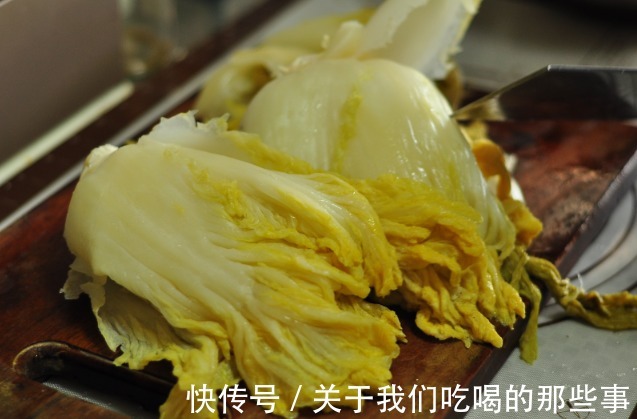 腌酸菜不能只加盐,教你3个技巧,酸菜又酸又脆又香,放1年没问题