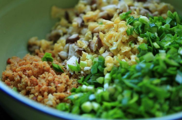 怎么拌饺子馅才好吃?加鸡蛋熟油不是最好方法,这么做才鲜嫩多汁