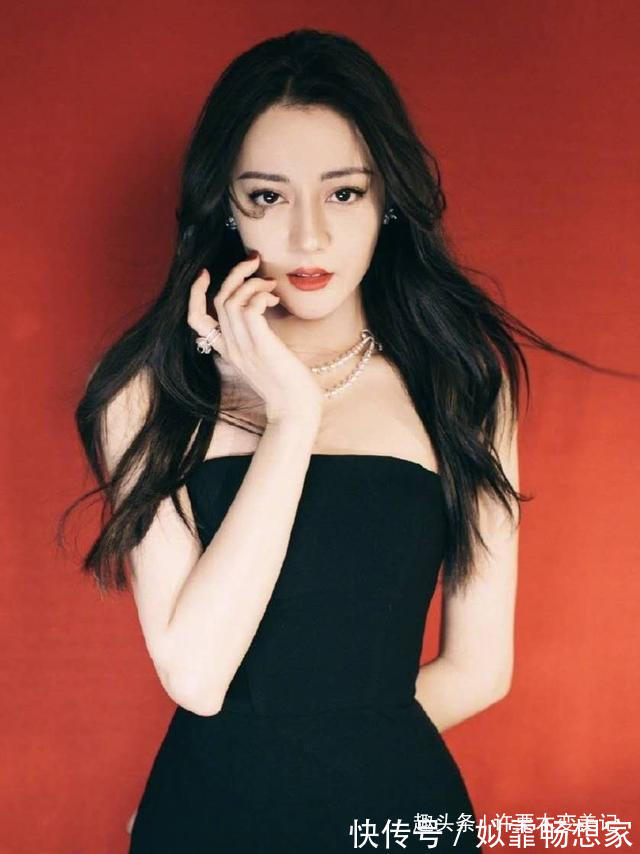 气质 五十多岁的女人,再没钱也别买这5种饰品,廉价掉气质,招人笑话