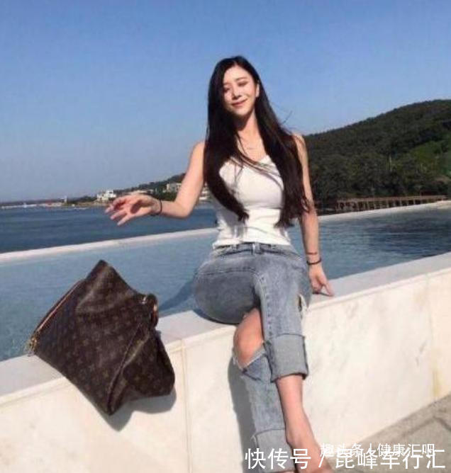 女帝|韩国女模被称真人版“海贼王女帝”,看到健身照明白了