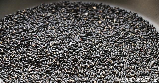 红糖|怕热多吃它,不磨豆浆不泡醋,每天吃2勺好处多,夏天别忘了吃!