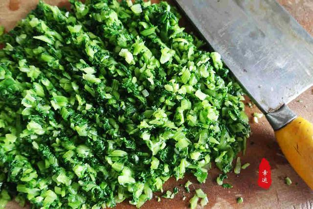 又白又松软的包子，馅料鲜嫩适口，配上小米南瓜粥，吃得美美哒