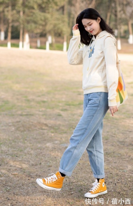 百搭 2022春季又流行牛仔裤,实用百搭又减龄时尚,买裤子前不妨看一看