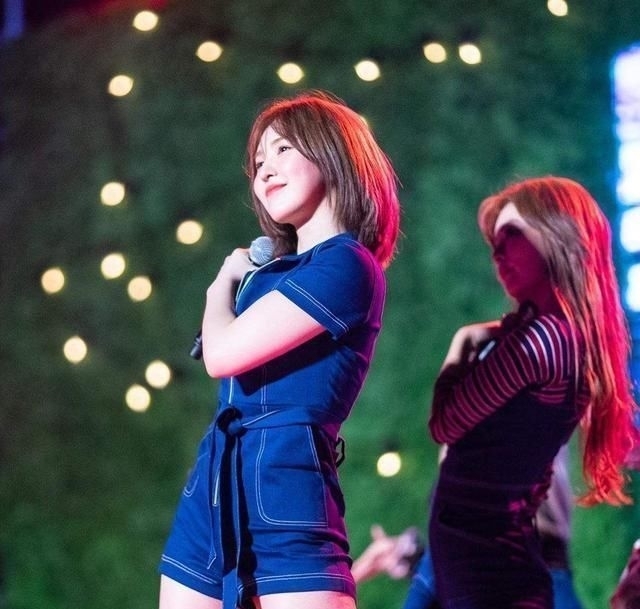 张润贞 她坠落舞台消失一年!如今再度复出主持,身体真实状态令人落泪