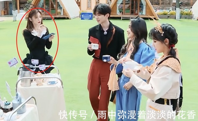 小姐姐|《王牌》老成员现身《跑男》，全程为嘉宾服务，只能委屈打酱油