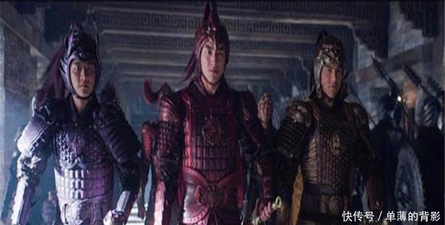 水浒传林冲是80万禁军教头,如果放在现代是什么官!