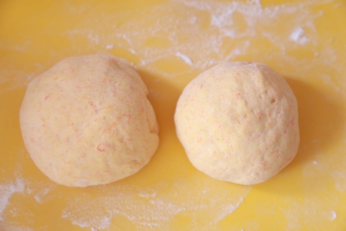 吃腻了白面馒头，试一试胡萝卜小馒头，孩子很喜欢，好吃又营养