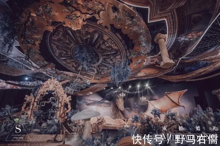 中世纪@用浓烈的色彩和精美的造型,带你感受一场沉浸式的北欧神话婚礼