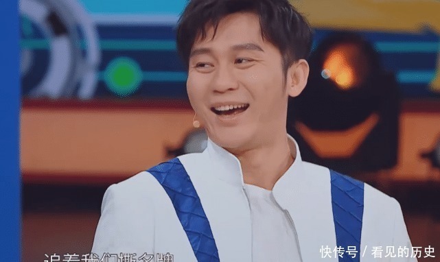 李晨在跑男录制中突然“下跪”挡镜头,只为照顾身后的她,太暖心