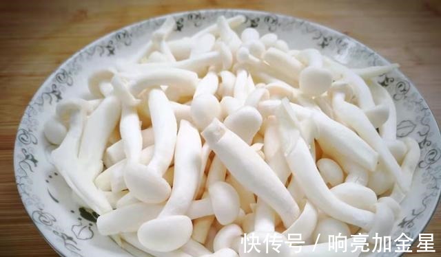 孩子|这两样素菜一起炒,不放肉也很鲜,入秋后多给孩子吃,简单又营养!