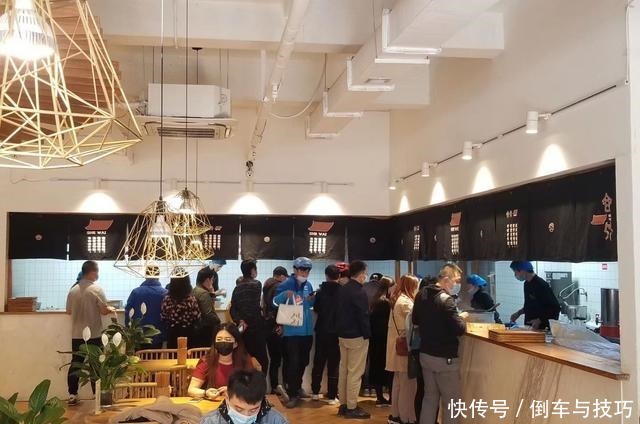 舍外,西安早餐界的一匹黑马,“胡辣汤中的爱马仕”