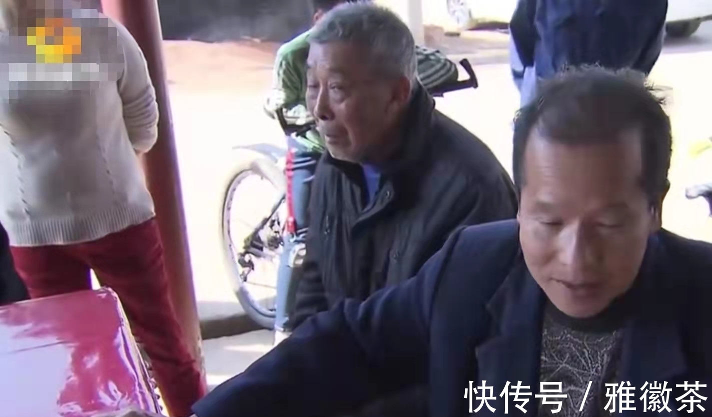 打工|老汉把女友的孩子培养成才,亲生儿子辍学打工,17年后他独尝苦果