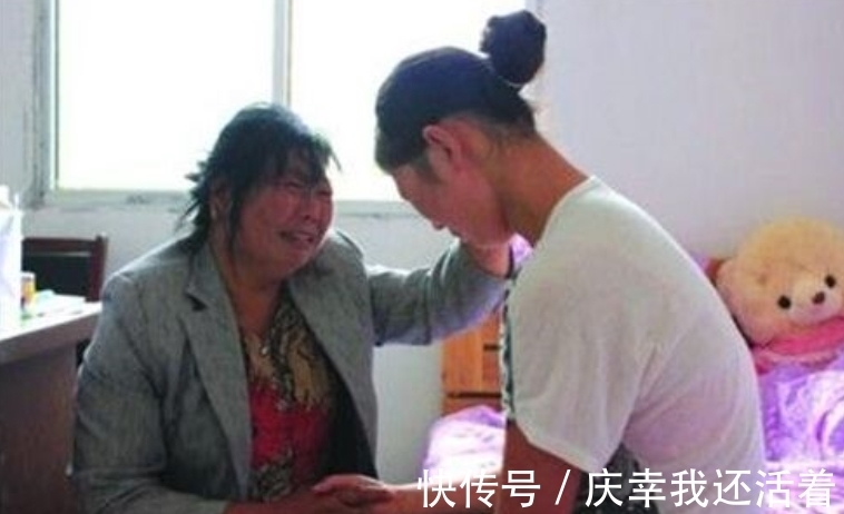 母乳|初中女孩出现母乳,家人到学校询问,老师道出实情,父母选择报警