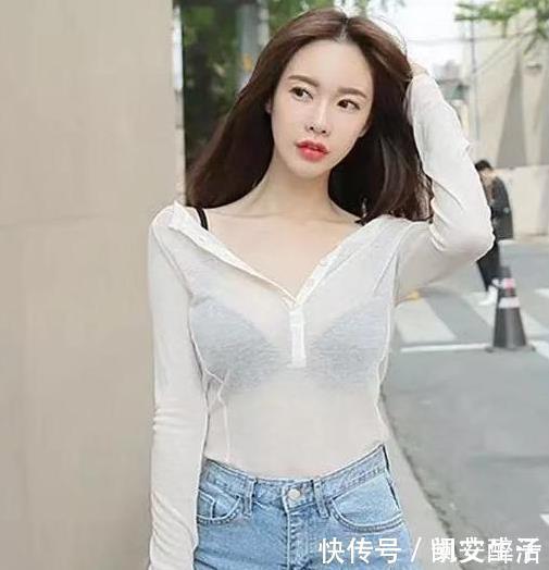 街拍|街拍打底裤小姐姐的搭配随性自在,潇洒不失优雅