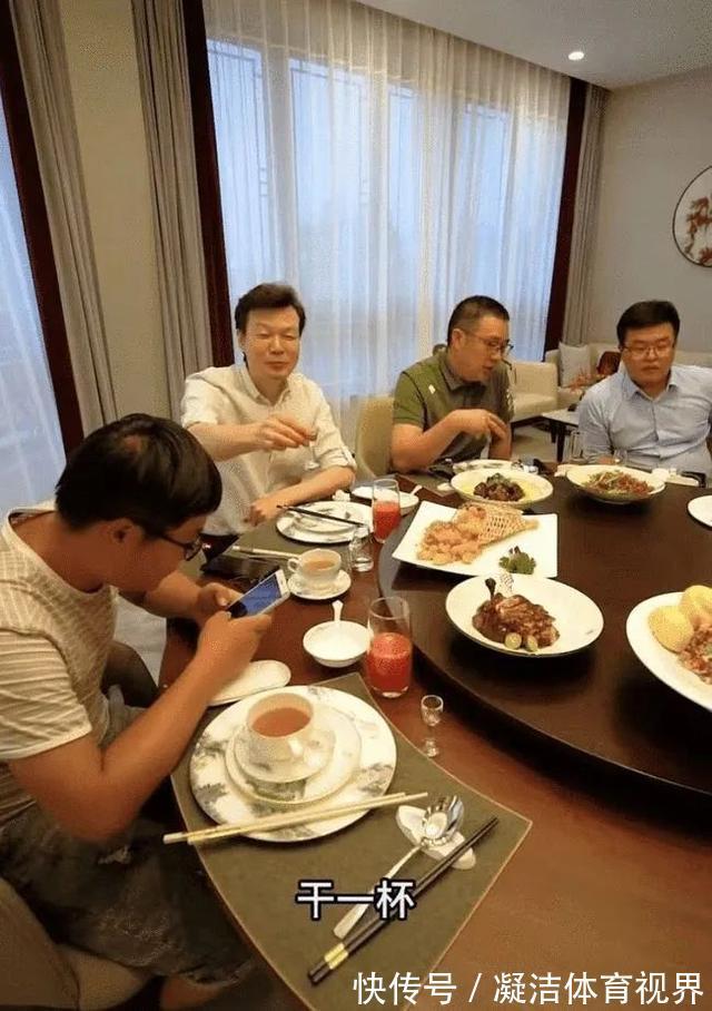 知名男主持1組飯局私照流出,打臉多少人:不要高估你的人脈