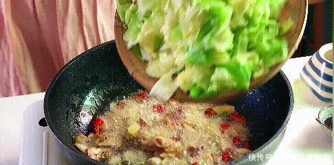 包菜不要直接下锅炒,多加这一步,脆甜爽口,下饭菜少不了
