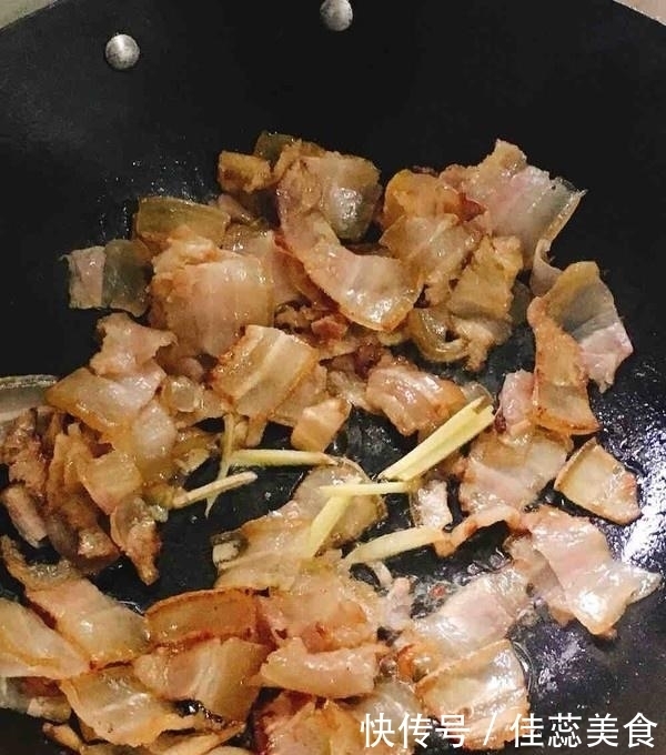 腊肉和“它”天生一对,香到舔盘子,味道醇香口感棒,快收藏