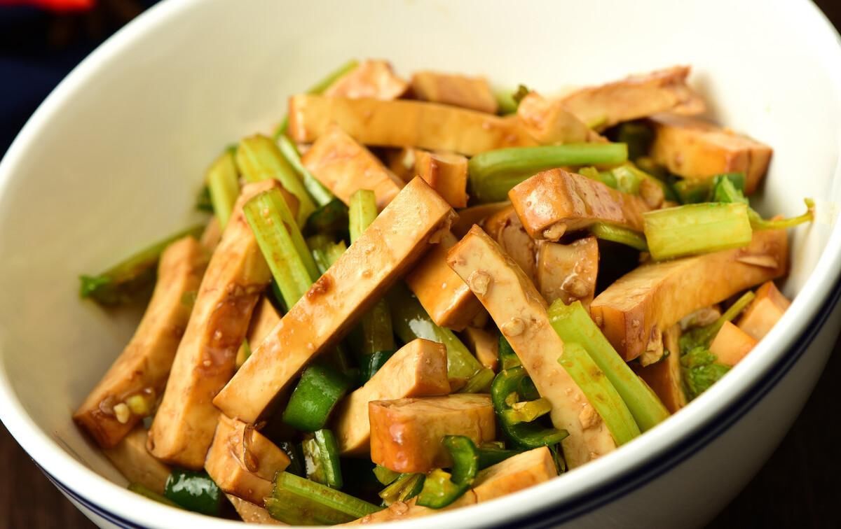 家常香炒小香干，软嫩鲜香超下饭，新手零失误，做法简单的家常菜