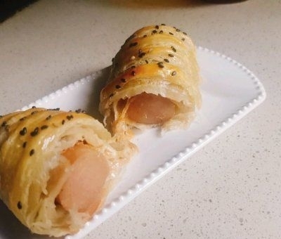 这手抓饼做「烤肠毛毛虫」连吃3天了!明天还想吃