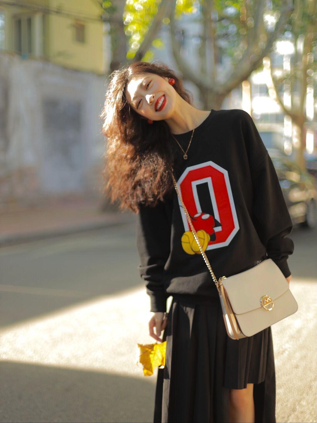 新年|这些才是“卫衣”的正确打开方式,简约宽松又有气质,时髦百搭