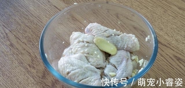 晒晒一家4口的晚餐，全是家常菜，用心搭配，家人爱吃，顿顿光盘