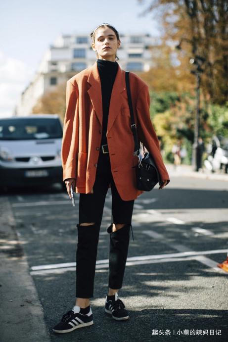 百搭 今年阔腿裤不吃香了,现在流行穿''卡布里裤'',时髦显瘦还很百搭